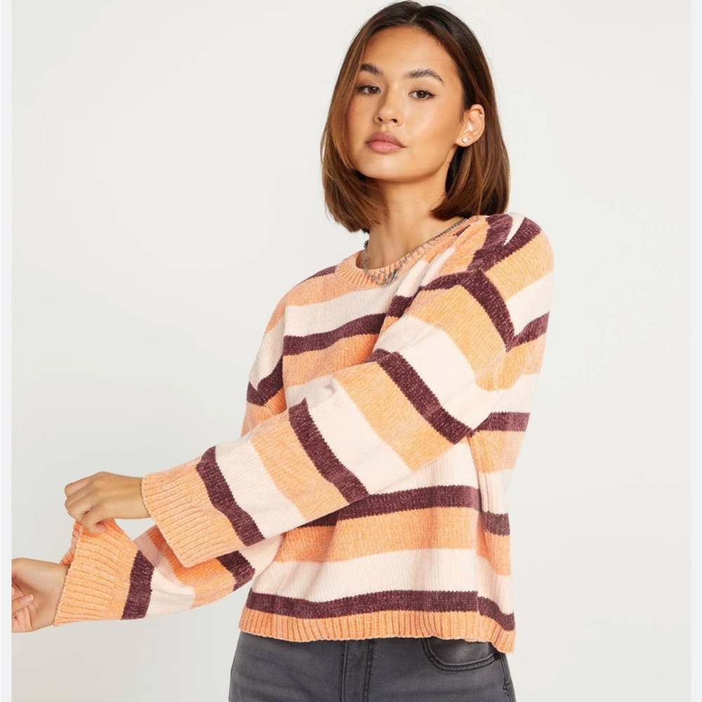 NWT Volcom bubble tea sweater , color melon. Peach, maroon and pink.